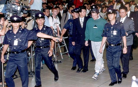 Nick Leeson arrestado.